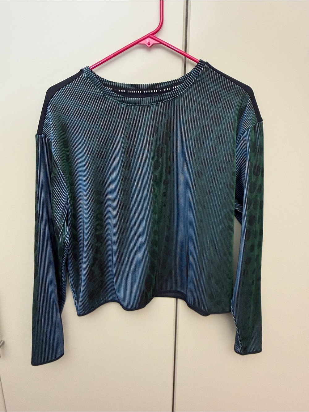 Nike Women's Long Sleeve Crewneck Top in Green-Blue